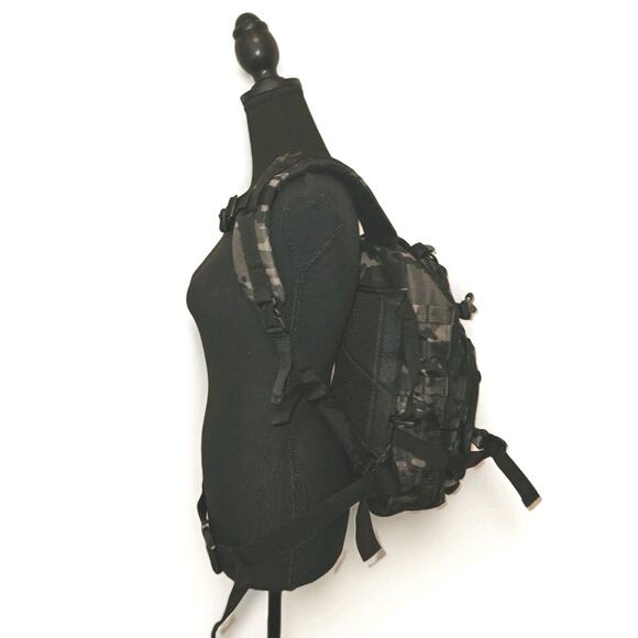 New! Backpack Assault Pack Bag Rucksack Hiking Treeking Travel Camo 17x10x6 - Picture 2 of 10